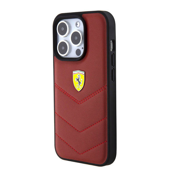 Ferrari iPhone 15 Pro Dikişli Deri Metal Logolu Kılıf – Fotoğraf 2